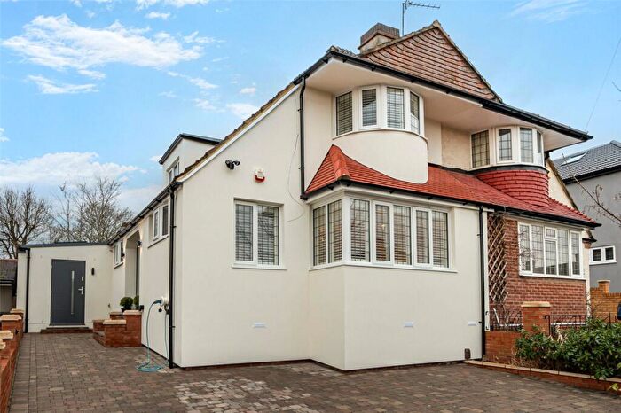 4 Bedroom Semi Detached House For Sale In Treewall Gardens, Bromley, BR1