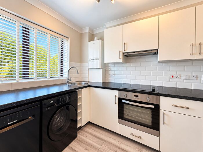1 Bedroom Flat To Rent In Grove Gardens, Southampton, SO19