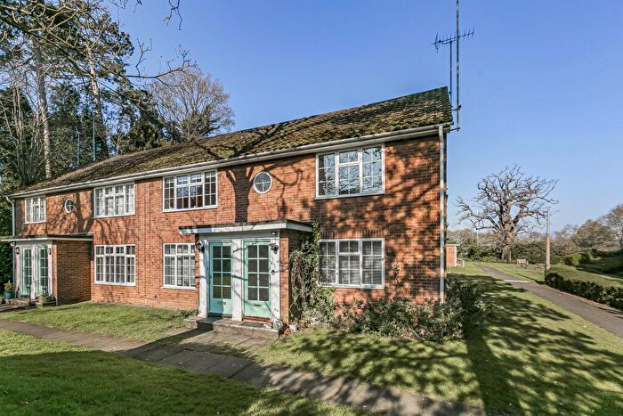 3 Bedroom Maisonette For Sale In Westminster Court, St. Albans, Hertfordshire, AL1