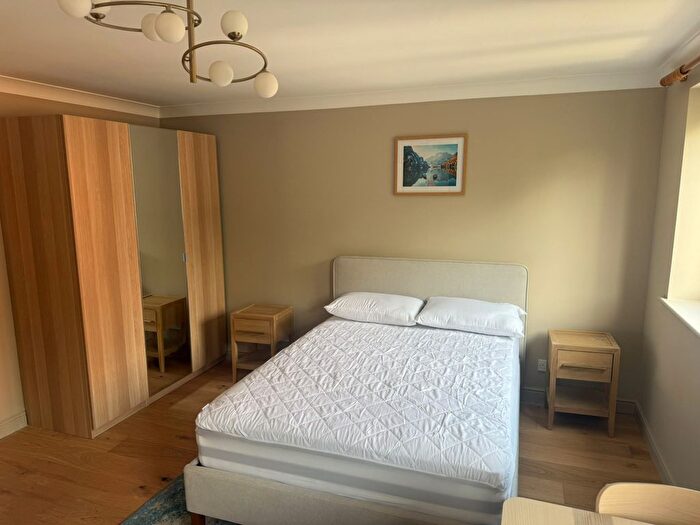 Studio To Rent In London, N13