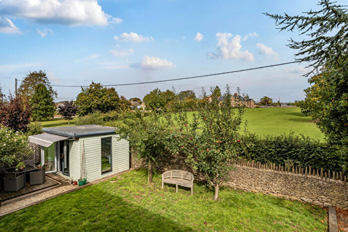 4 Bedroom Detached House For Sale In Blicks Close, Hullavington, SN14