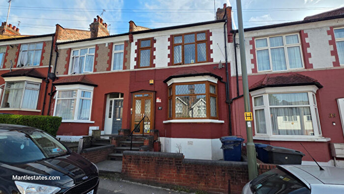 3 Bedroom Terraced House For Sale In Brunswick Park Road, New Southgate, N11