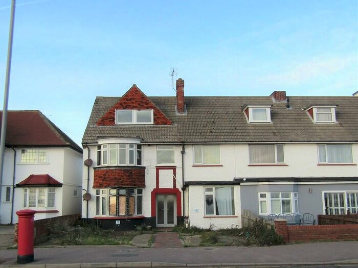 2 Bedroom Flat To Rent In Homelea, Walton On The Naze, CO14