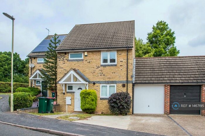 3 Bedroom Semi-Detached House To Rent In Watson Close, Maidenbower, Crawley, RH10