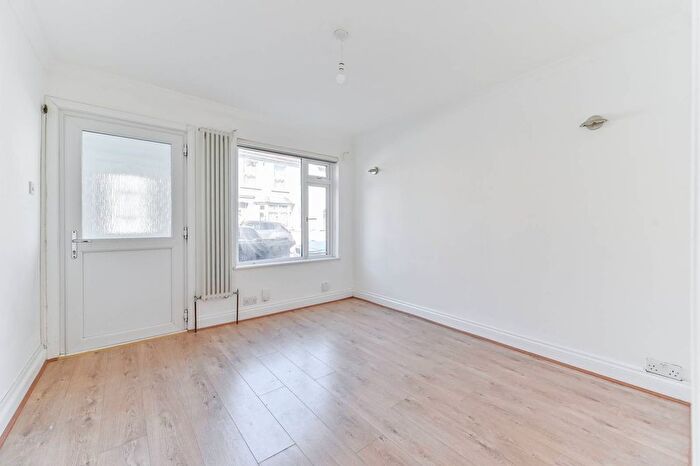 2 Bedroom Terraced House To Rent In Keens Road, Croydon, CR0