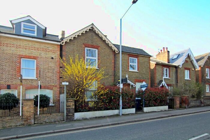 3 Bedroom Flat To Rent In Fairfield South, Kingston Upon Thames, KT1