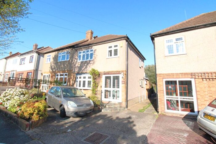 3 Bedroom Semi Detached House For Sale In Chipperfield Close, Cranham, Essex, RM14