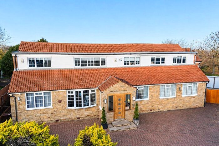 6 Bedroom Detached House For Sale In Emville Avenue, Shadwell, LS17