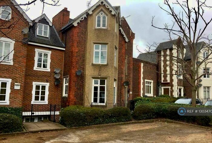 Studio To Rent In Upton Park, Slough, SL1