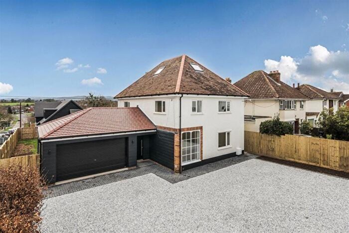 5 Bedroom Detached House To Rent In Comeytrowe Lane, Taunton, TA1