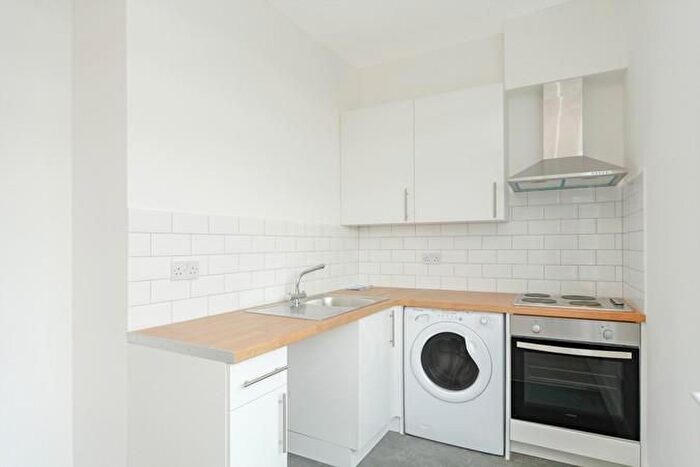 1 Bedroom Flat To Rent In Upper Richmond Road West, London, SW14