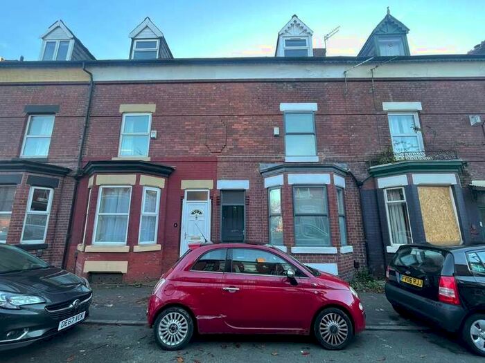5 Bedroom Property To Rent In Landcross Road, Manchester, M14