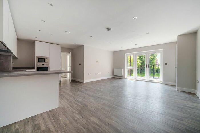 2 Bedroom Flat To Rent In St. Marys Road, Greenhithe, DA9