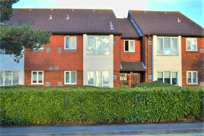 Studio To Rent In Brendon Close, Harlington, Hayes, UB3