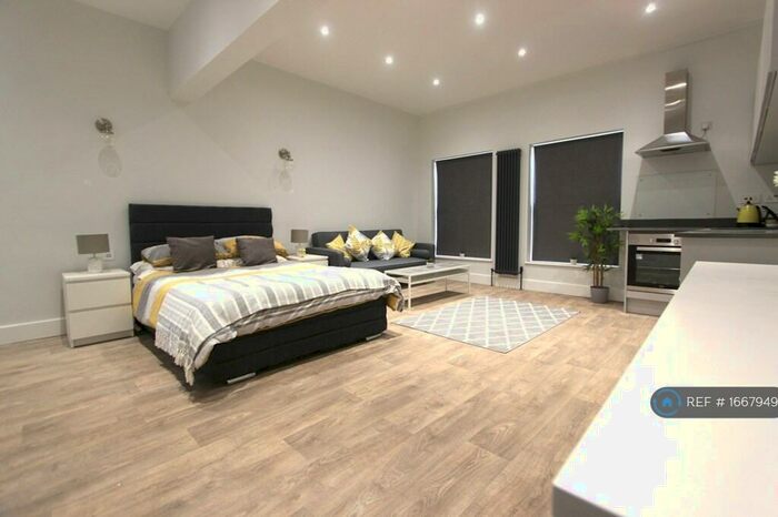 Studio To Rent In Alma Street, Luton, LU1