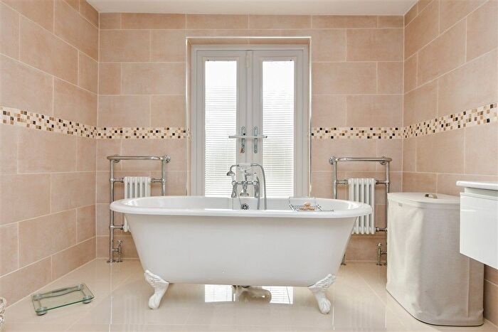 4 Bedroom Semi-detached House For Sale In Ellington Road, Ramsgate, Kent, CT11