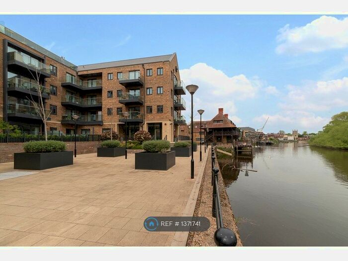 1 Bedroom Flat To Rent In Swan Court, Isleworth, TW7