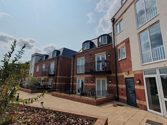 1 Bedroom Flat To Rent In New Lane, Havant, Hampshire, PO9