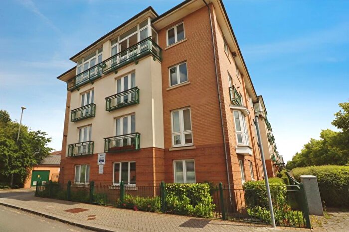 2 Bedroom Apartment For Sale In Vellacott Close, Cardiff, CF10