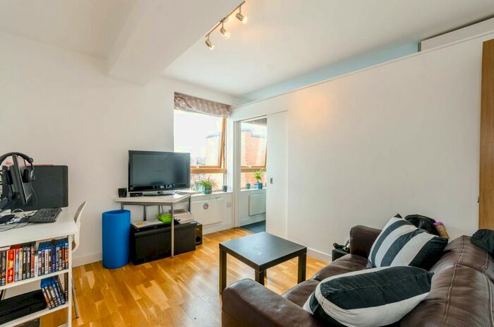 1 Bedroom Flat To Rent In St Pancras Way, King's Cross, London, NW1
