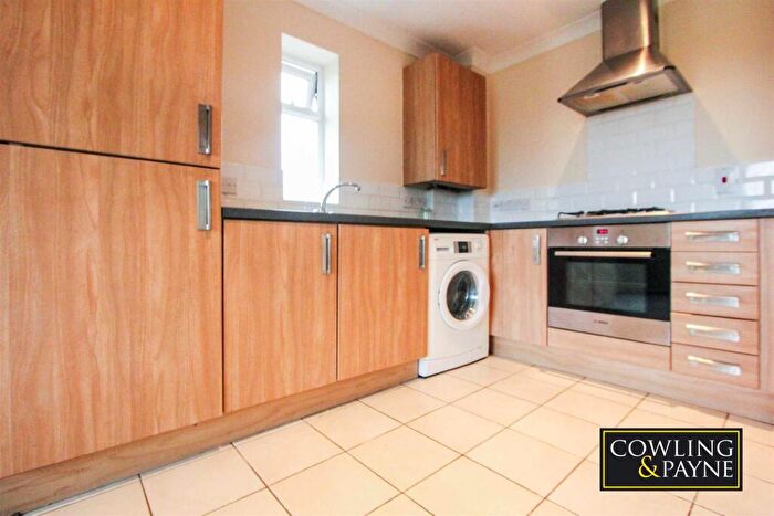 2 Bedroom Apartment To Rent In The Approach, SS6