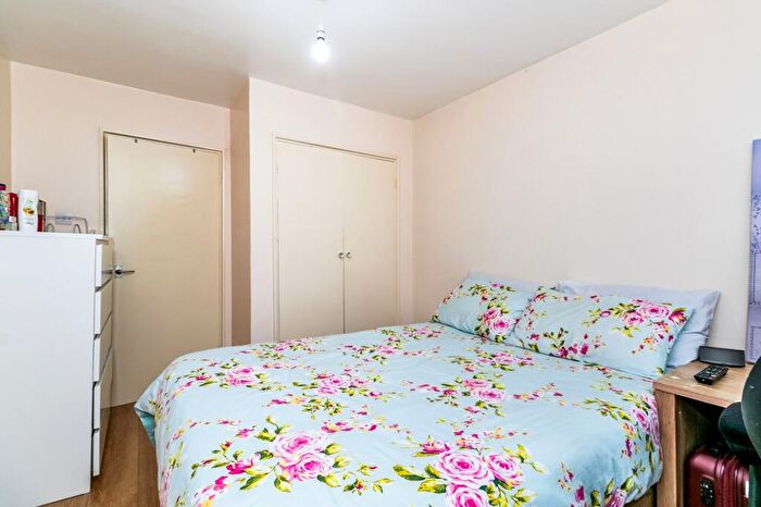1 Bedroom Flat To Rent In Denmark Road, Kingston Upon Thames, KT1