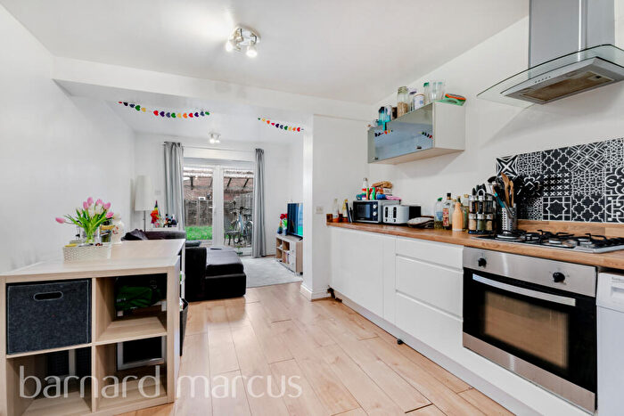 3 Bedroom Flat To Rent In London Road, Mitcham, CR4