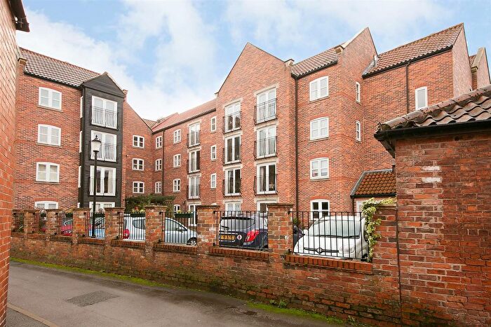 1 Bedroom Flat For Sale In All Saints Court, Market Weighton, YO43