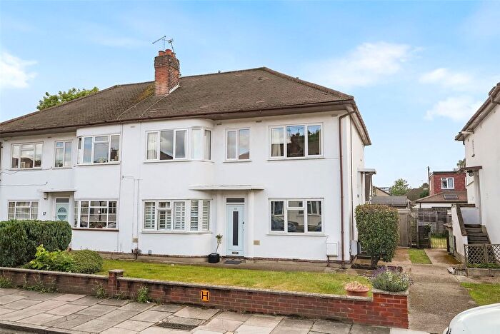 3 Bedroom Maisonette For Sale In Fulwood Gardens, Twickenham, TW1