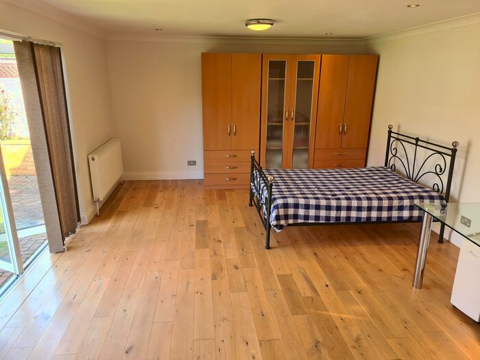 Studio To Rent In Willesden Lane, London, NW6