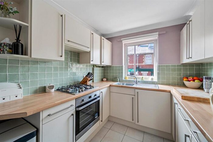2 Bedroom Flat For Sale In Sandringham Court, Swanage, BH19 - Photo 9