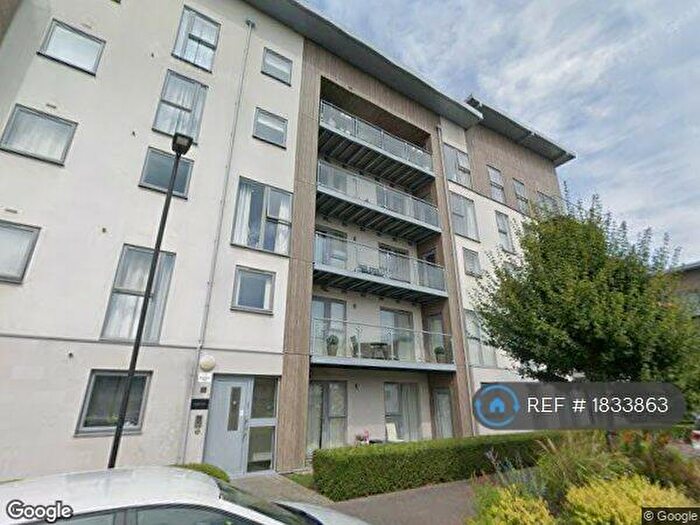 2 Bedroom Flat To Rent In Sallow House, Maidenhead, SL6