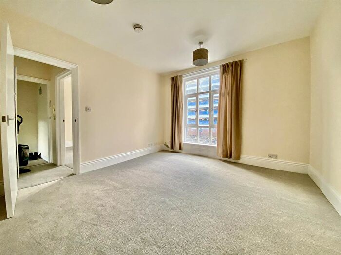 1 Bedroom Flat To Rent In High Street, Broadwater, Worthing, BN11