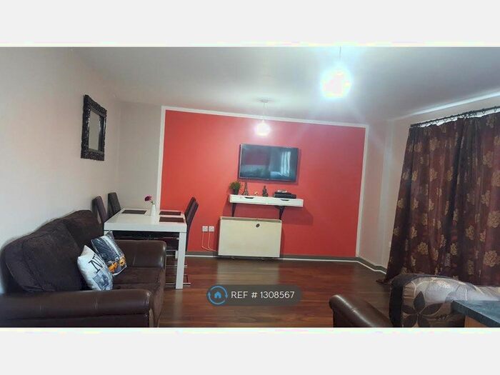 2 Bedroom Flat To Rent In Renaissance Court, Hounslow TW3