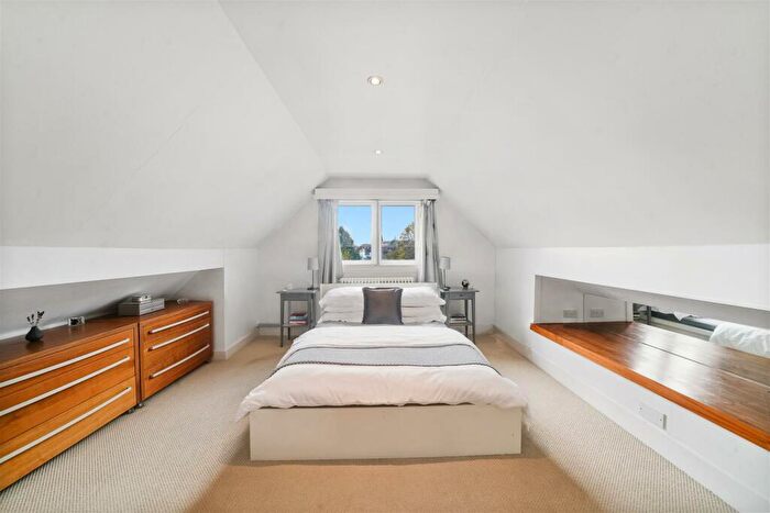 2 Bedroom Flat For Sale In Dartmouth Road, London, NW2