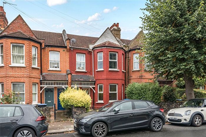 2 Bedroom Maisonette For Sale In Avondale Road, Palmers Green, London, N13