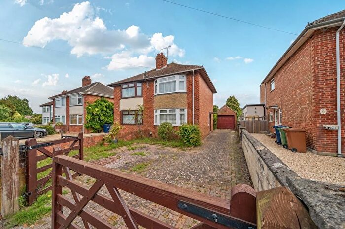 2 Bedroom Semi-Detached House For Sale In Sandhills, Oxford, OX3