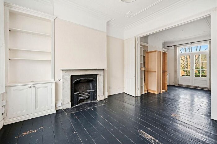 3 Bedroom Flat For Sale In Fortess Road, Kentish Town, NW5 - Photo 2