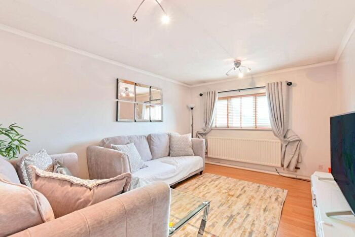 2 Bedroom Flat For Sale In Mitchellbrook Way, Neasden, London, NW10