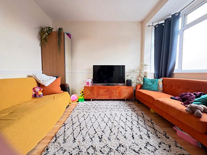 3 Bedroom House To Rent In Barclay Road, London, E17