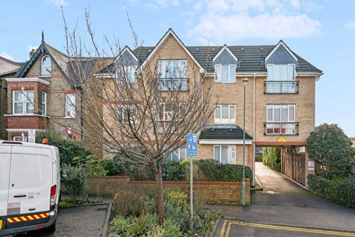 2 Bedroom Flat For Sale In Manorgate Road, Kingston Upon Thames, KT2