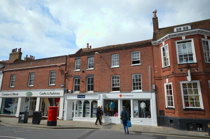 1 Bedroom Flat To Rent In St. Cyriacs, Chichester, West Sussex, PO19