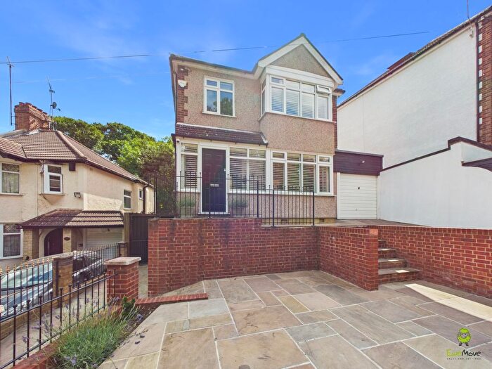 3 Bedroom Detached House For Sale In New Road, London, SE2