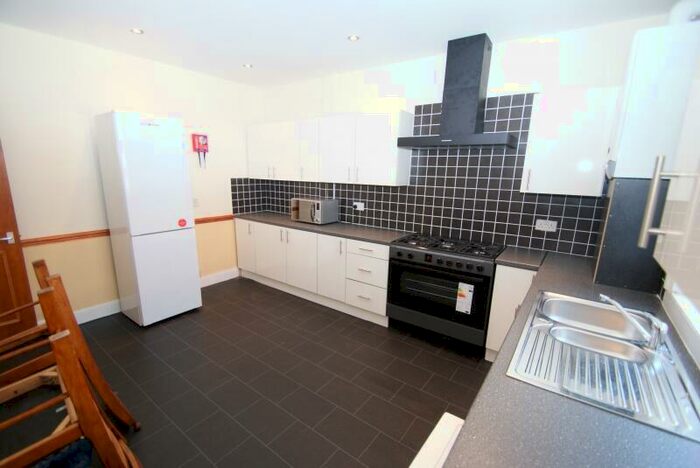 5 Bedroom Terraced House To Rent In Bennett Road, Headingley, Leeds, LS6