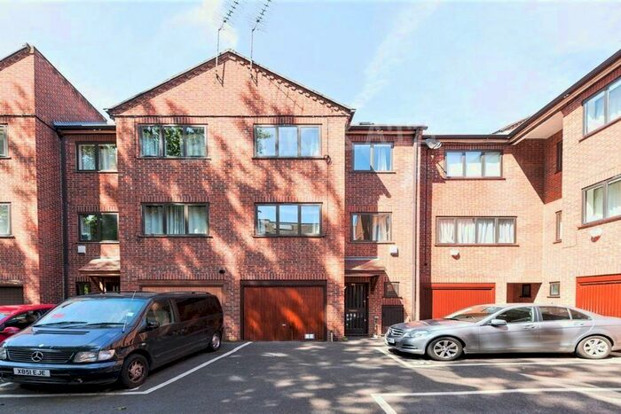 4 Bedroom Town House To Rent In St. Helens Gardens, London, W10