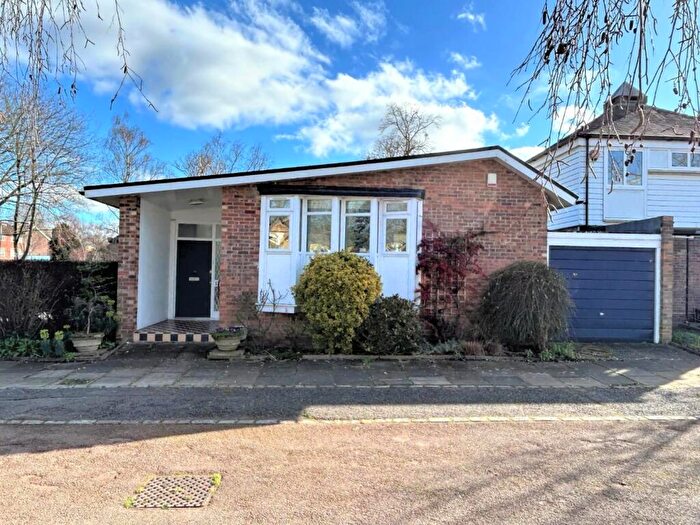 3 Bedroom Bungalow For Sale In Cokers Lane, Dulwich, London, SE21
