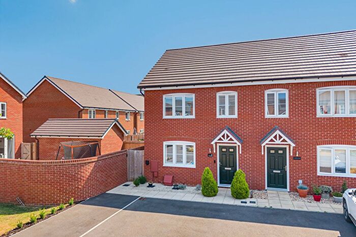 3 Bedroom Semi-Detached House For Sale In Little Elms, Cam, GL11