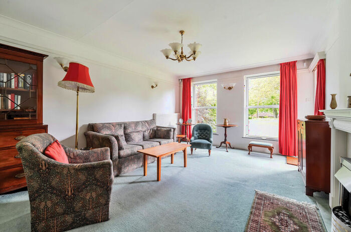 2 Bedroom Bungalow For Sale In Headbourne Worthy House, Bedfield Lane, Headbourne Worthy, Winchester, SO23