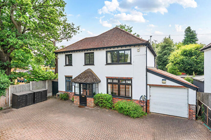 4 Bedroom Detached House For Sale In Onslow Crescent, Woking, Surrey, GU22