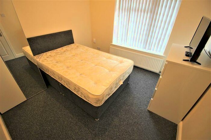 1 Bedroom Terraced House To Rent In Newly Refurbished Double Room To Rent, Tydeman Street, Gorse Hill, SN2
